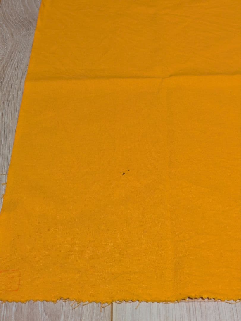 馬の置物　木箱と敷布付き　A