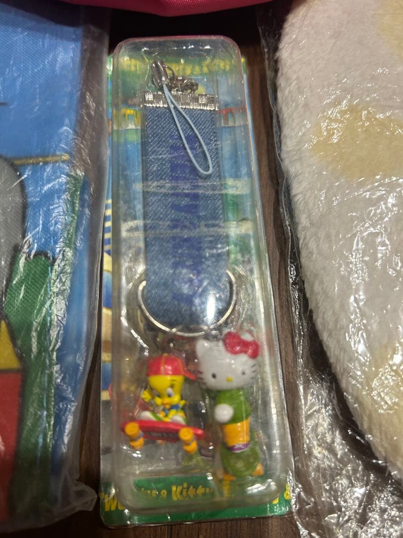 ハローキティ　トゥイーティー　キーホルダーセット