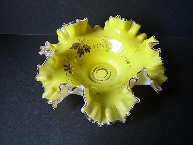 ★B0501★イギリス　アンティーク ガラス 　菓子皿 フリル造