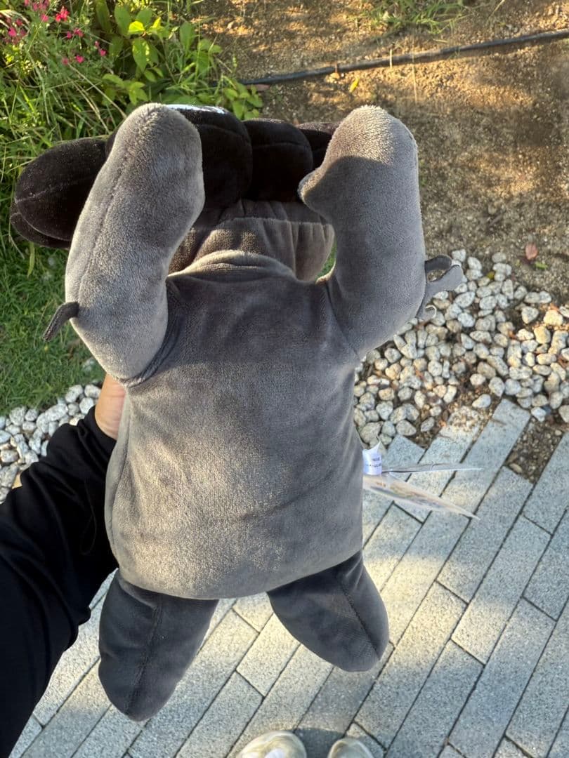 【希少】EXPO2025 黒ミャクミャク 這型 ぬいぐるみ M 寝そべり