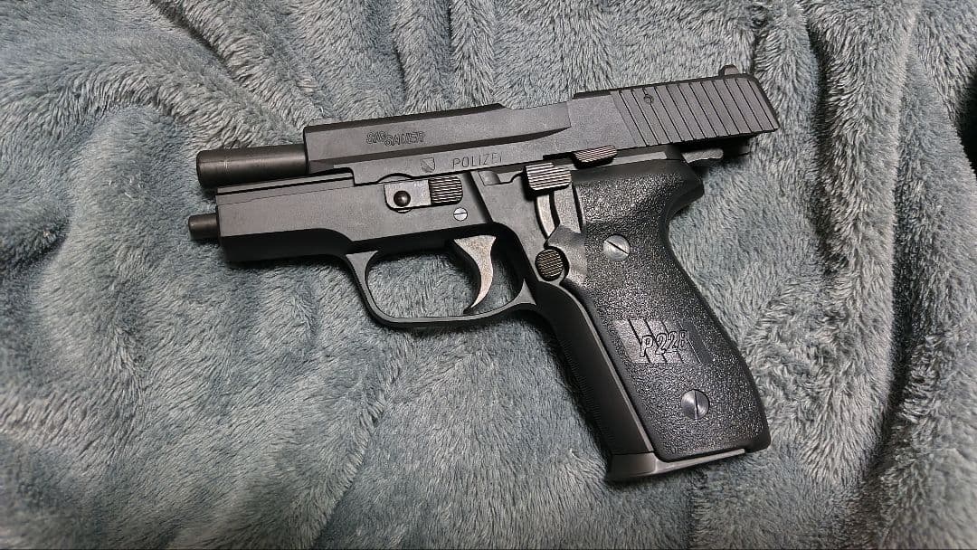 タナカ p228HW POLIZEI（スイスポリスver.）予備mg付 ガスブロ