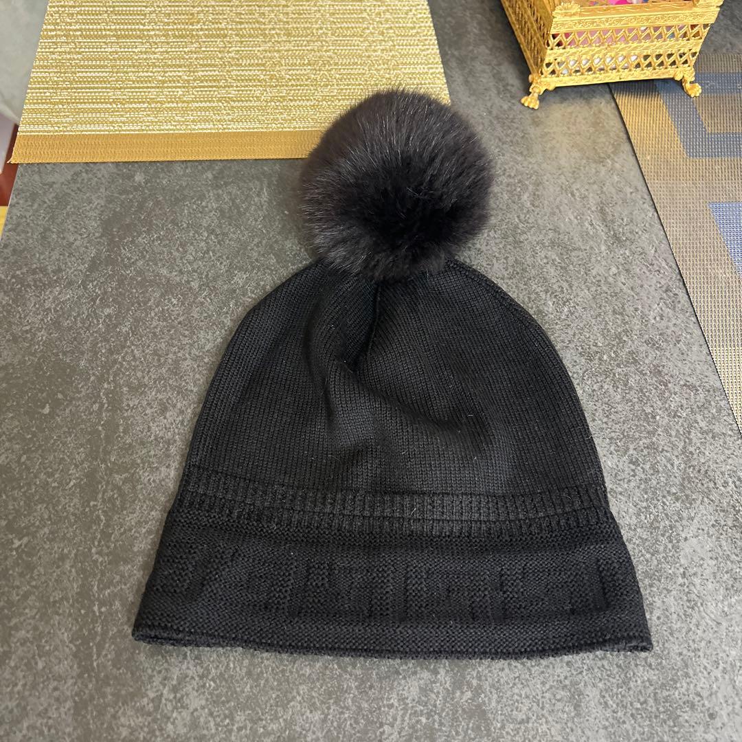 専用 Fendi ブラックファー付きニット帽