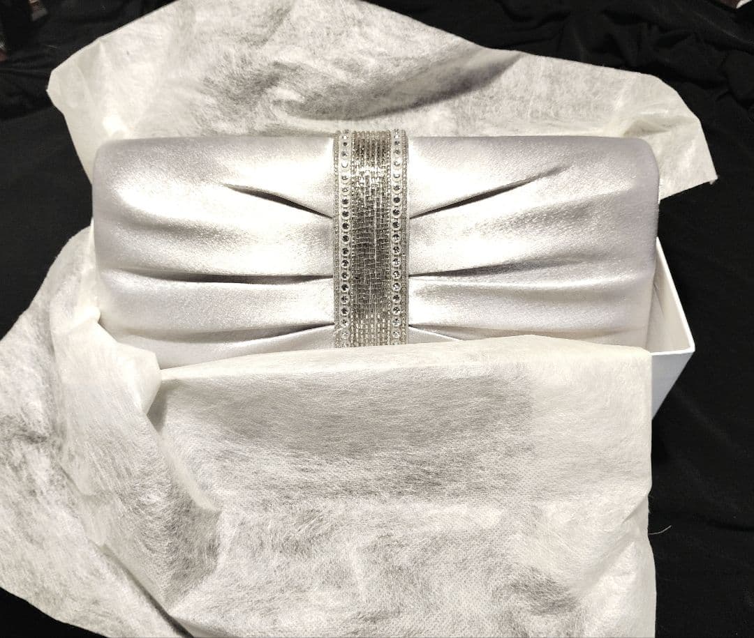 【東京ソワール】 パーティーバッグ チェーン クラッチバッグ シルバー系