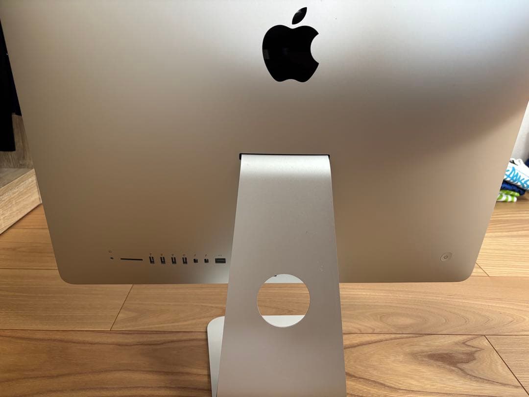 Apple iMac 21.5インチ (Intel Core i5)