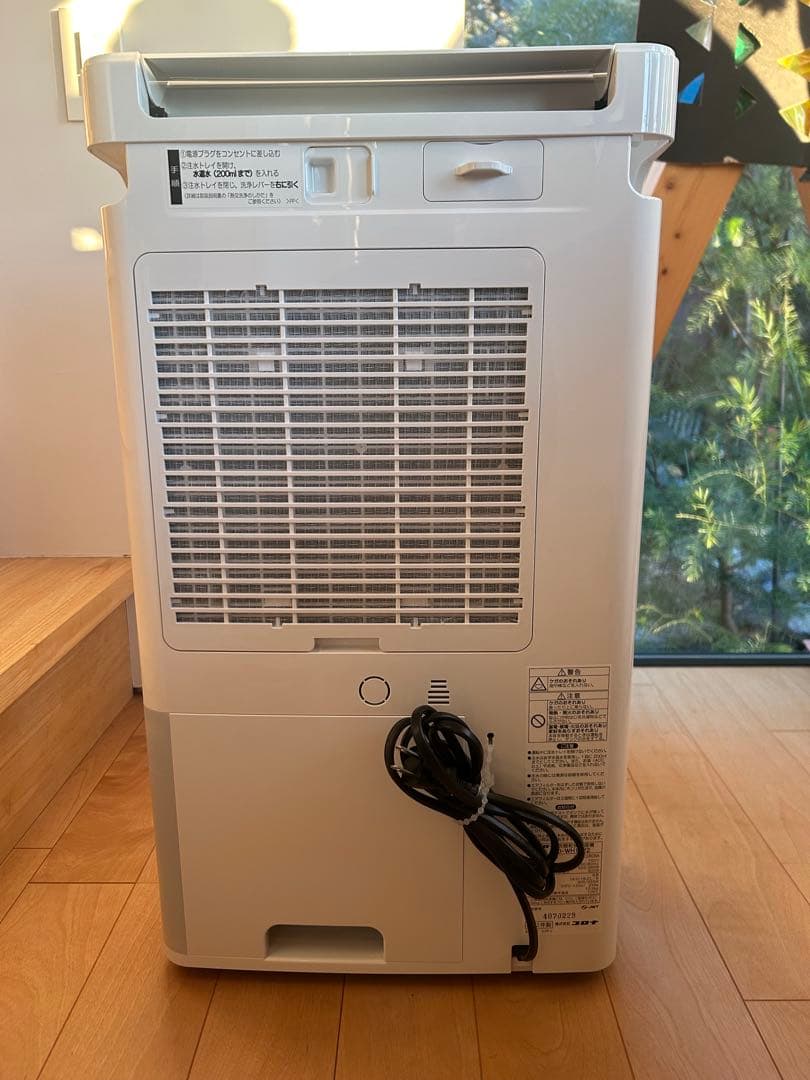 CORONA 除湿機 タワー型 ホワイト　衣類乾燥除湿機　CD-WH1822