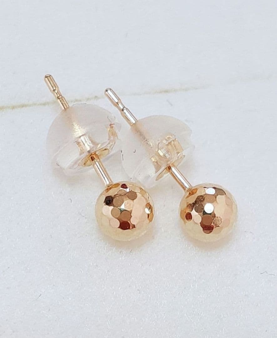 新入荷 未使用品 k18 カットボール ピアス