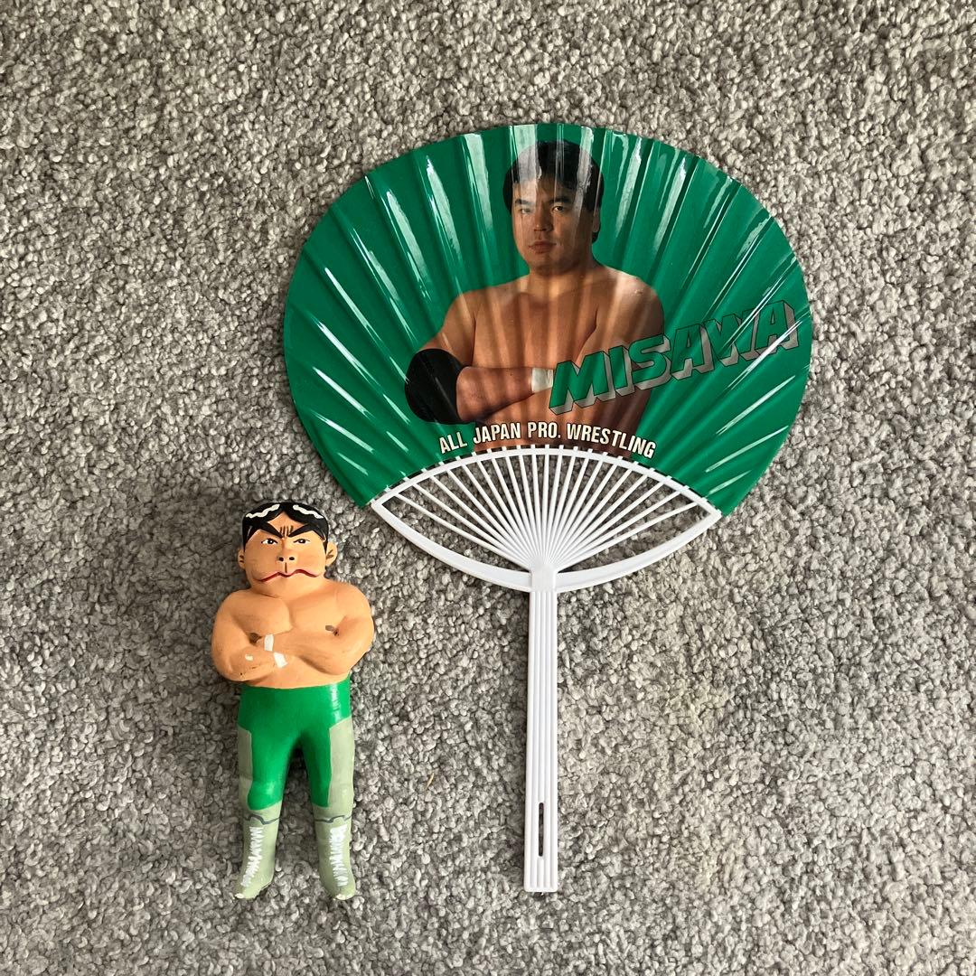 三沢光晴　像とうちわ　プロレス