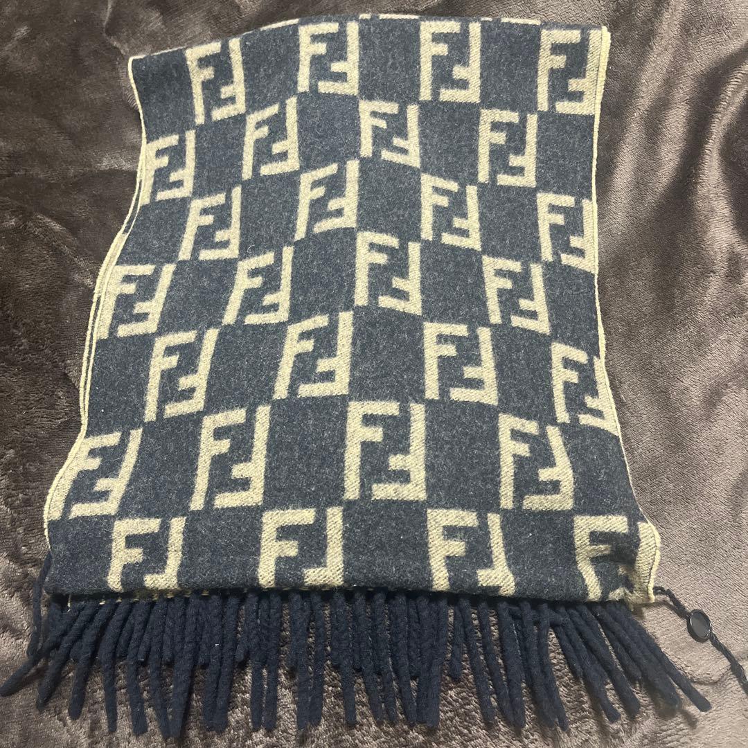 FENDI ウールマフラー ロゴ入り