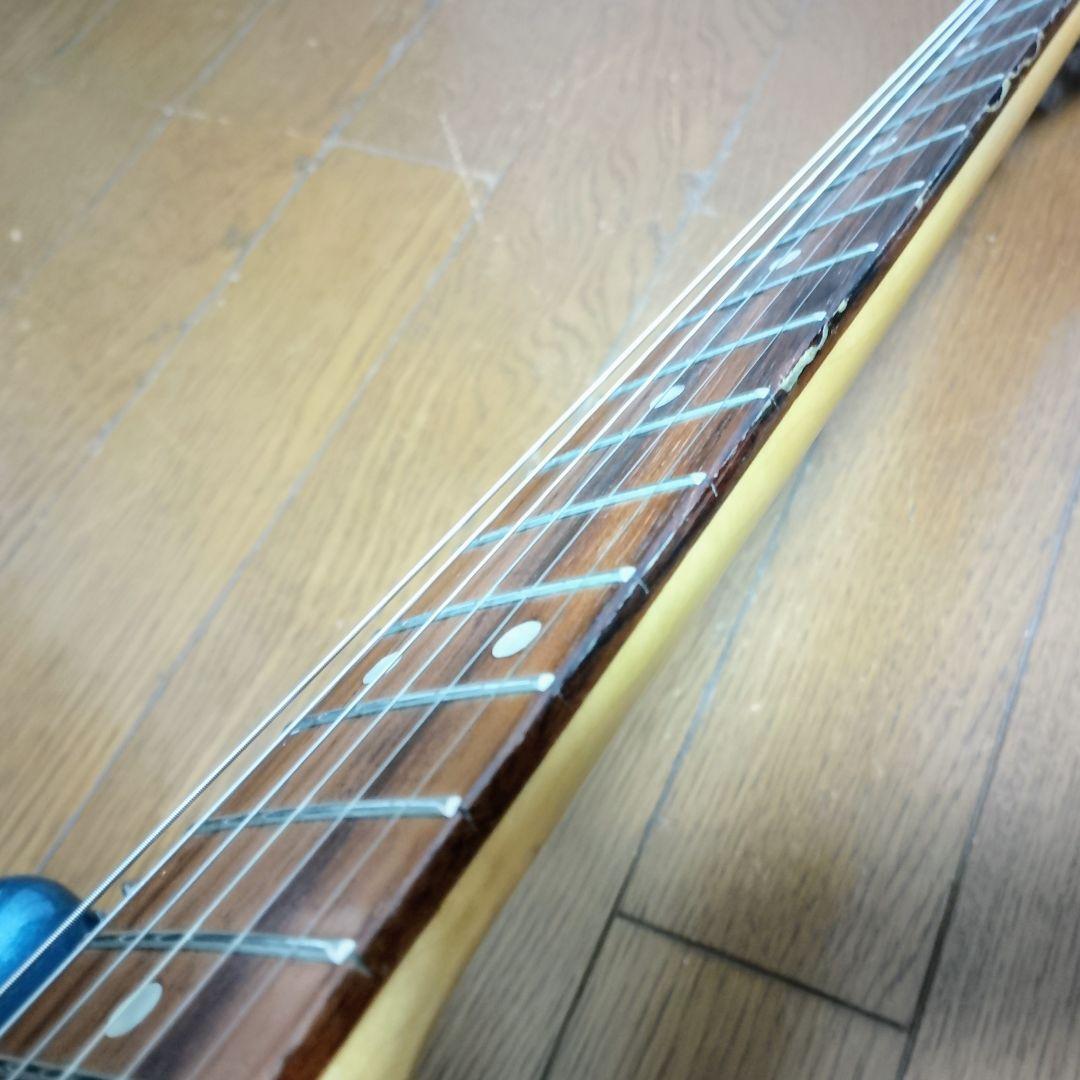 Mavis　ストラトキャスタータイプ　エレキギター　弦は新品に交換済み！