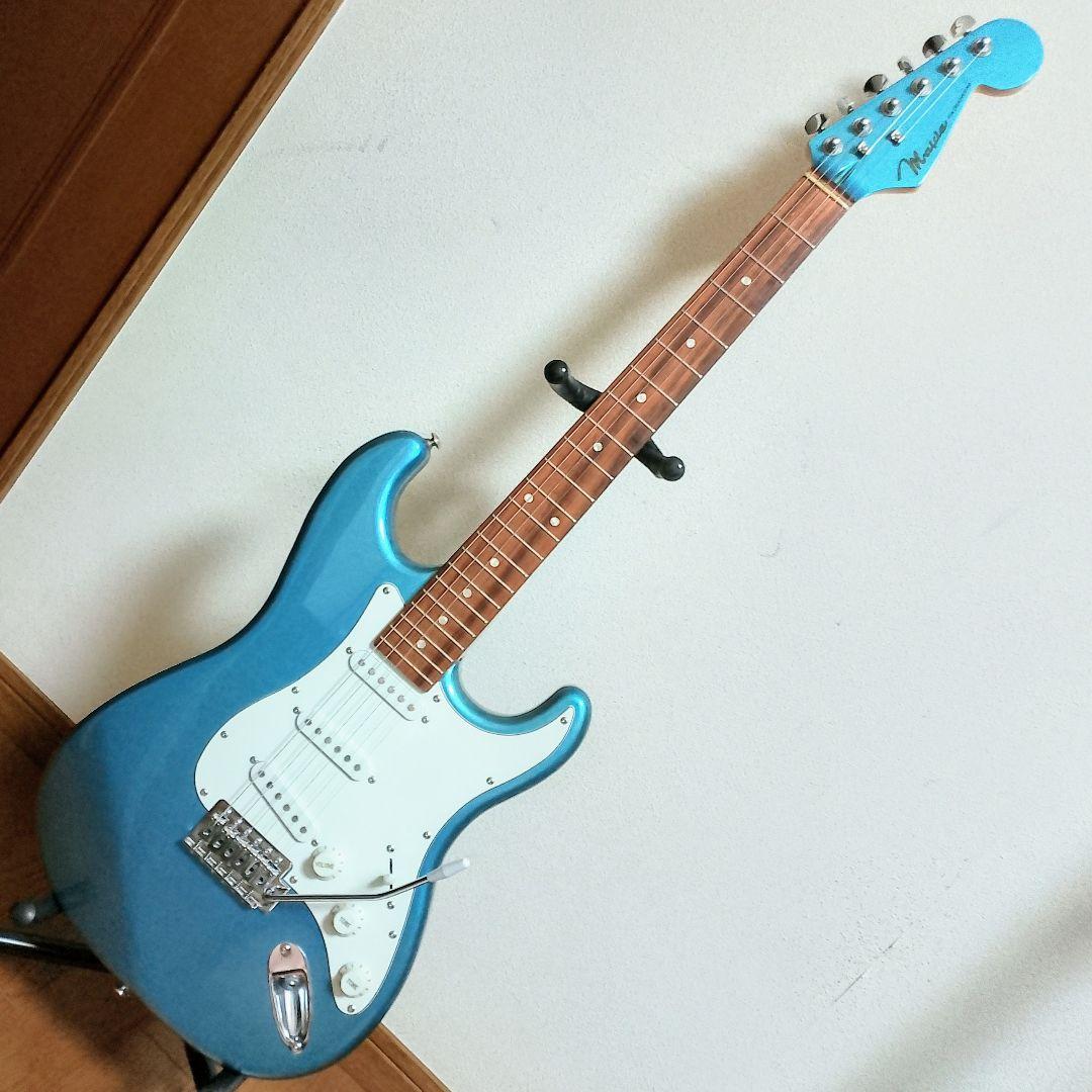 Mavis　ストラトキャスタータイプ　エレキギター　弦は新品に交換済み！