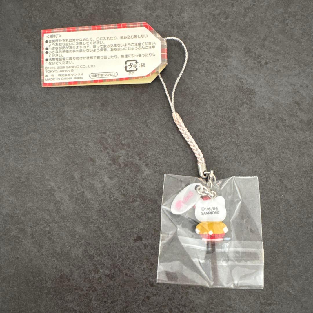 ご当地キティ　品川女子学院　中等部　赤　ストラップ　根付け