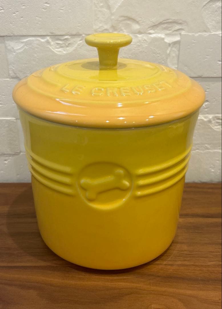 ル・クルーゼ　ペットフードコンテナー スクープ付き、ペットボール S イエロー