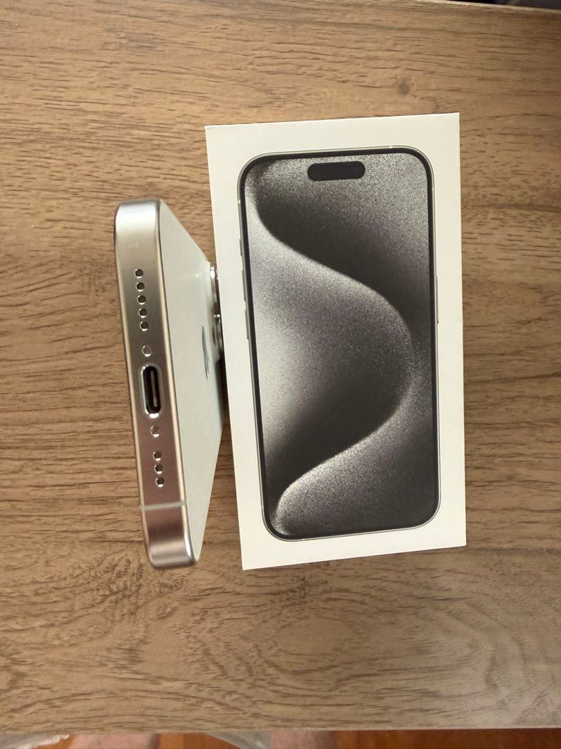 Apple iPhone 15 Pro 128GB　美品　ホワイトチタニウム