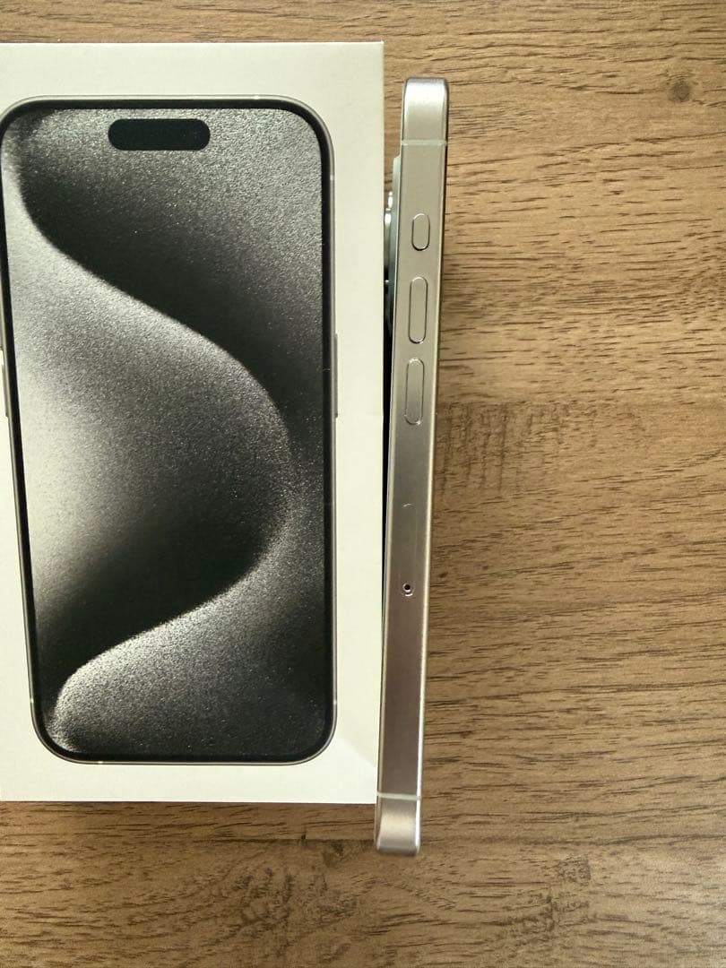 Apple iPhone 15 Pro 128GB　美品　ホワイトチタニウム