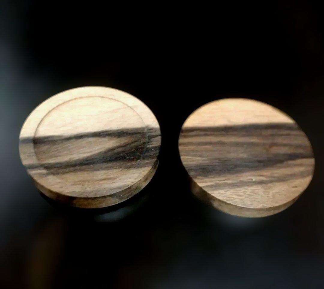 黒柿材香合 　乾燥数十年 自然乾燥