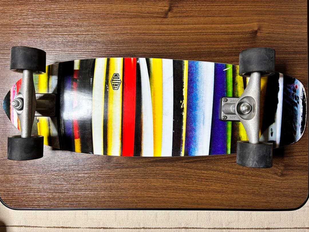 Triton ストライプスケートボード