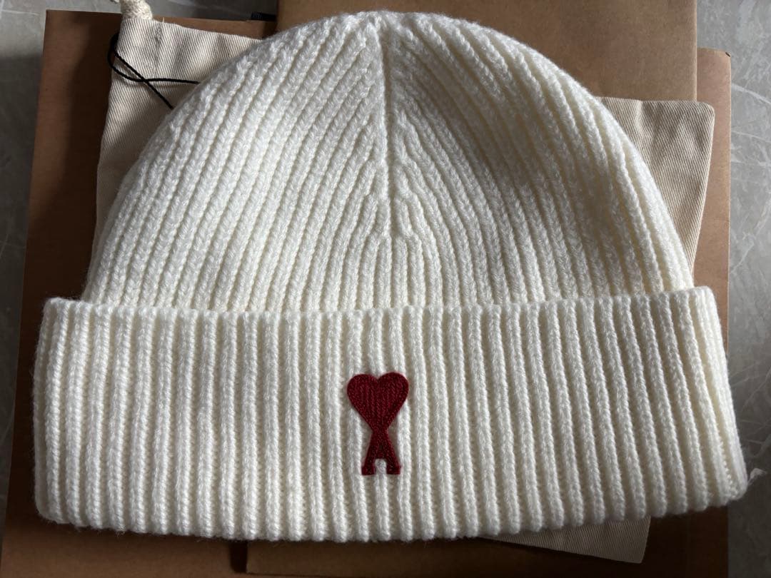 AMI PARISホワイト ニット帽