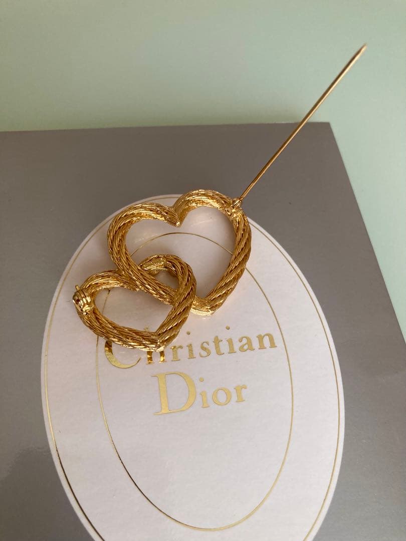 Christian Diorクリスチャンディオール　ビジュー　ゴールド　ブローチ