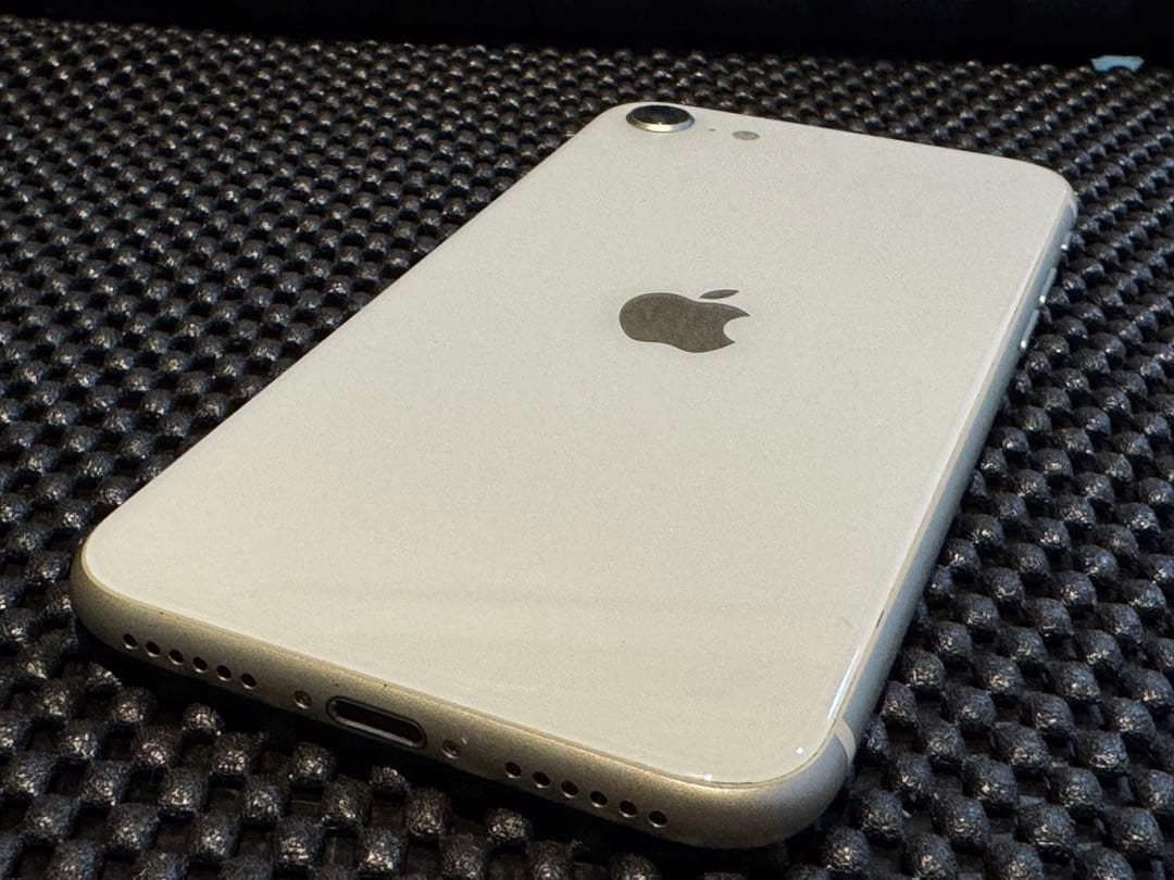 4505 Apple iPhone SE (第3世代) ホワイト