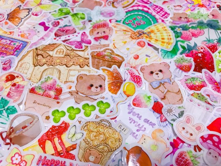 可愛いい❤️❤️フレークシール( ⸝⸝•ᴗ•⸝⸝ )くまさんといちごがいっぱい♡♡