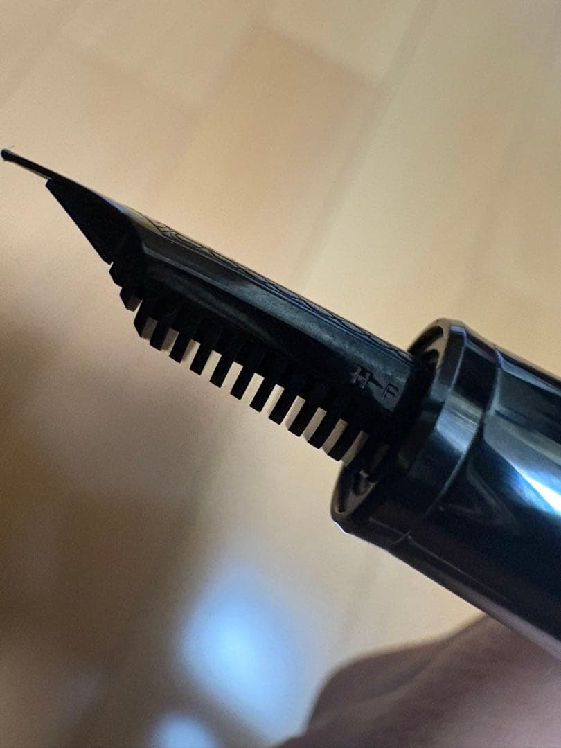 セーラー万年筆 ブラックラスター Fニブ