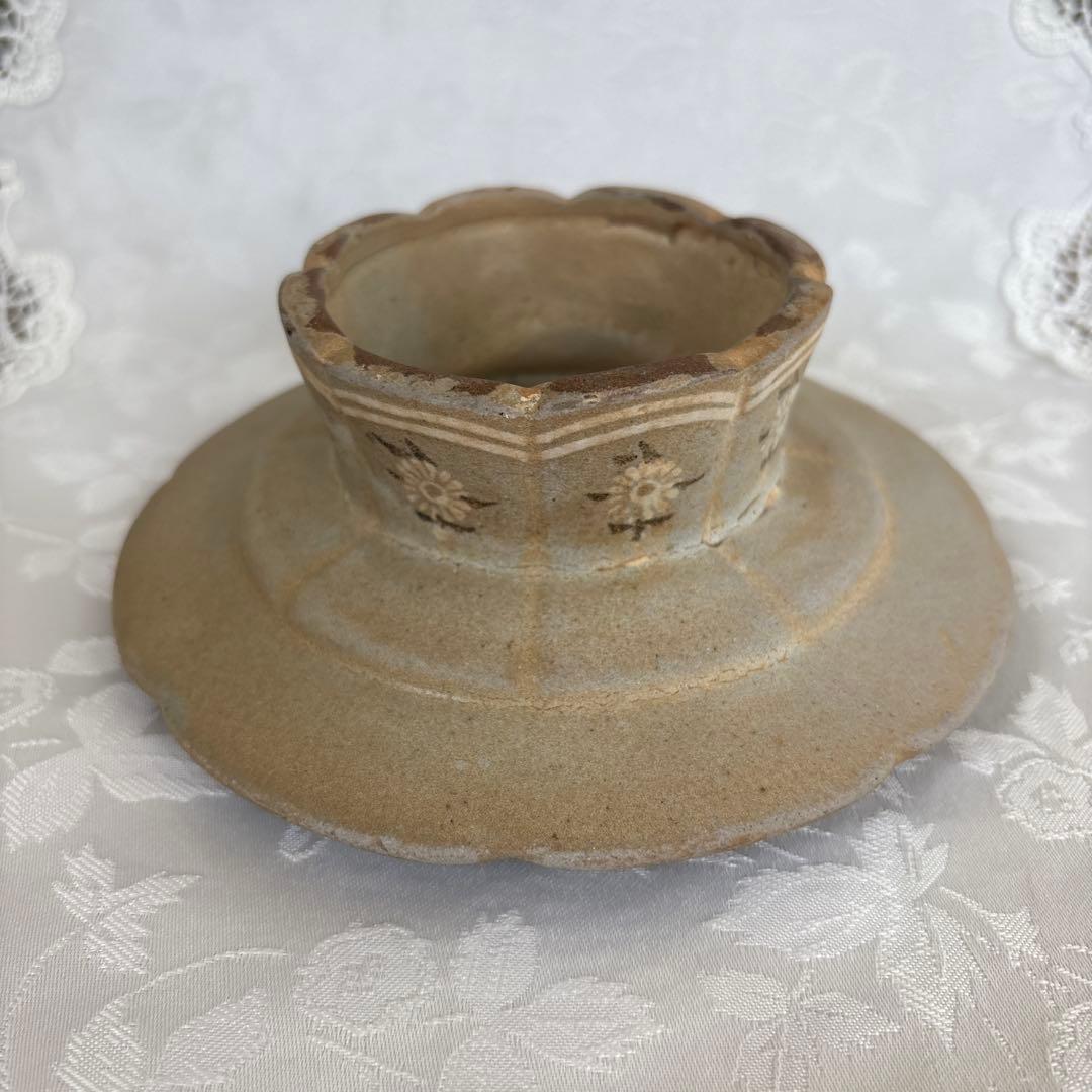 高麗 青磁象嵌陽刻菊花文輪花形　高麗青磁盃台　盞托　骨董品
