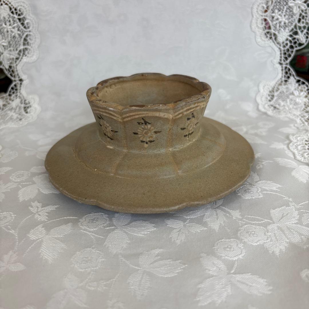 高麗 青磁象嵌陽刻菊花文輪花形　高麗青磁盃台　盞托　骨董品