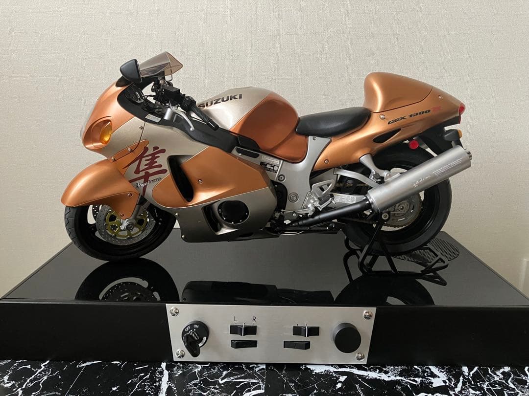 デアゴスティーニ SUZUKI GSX1300R 隼 組立完成品