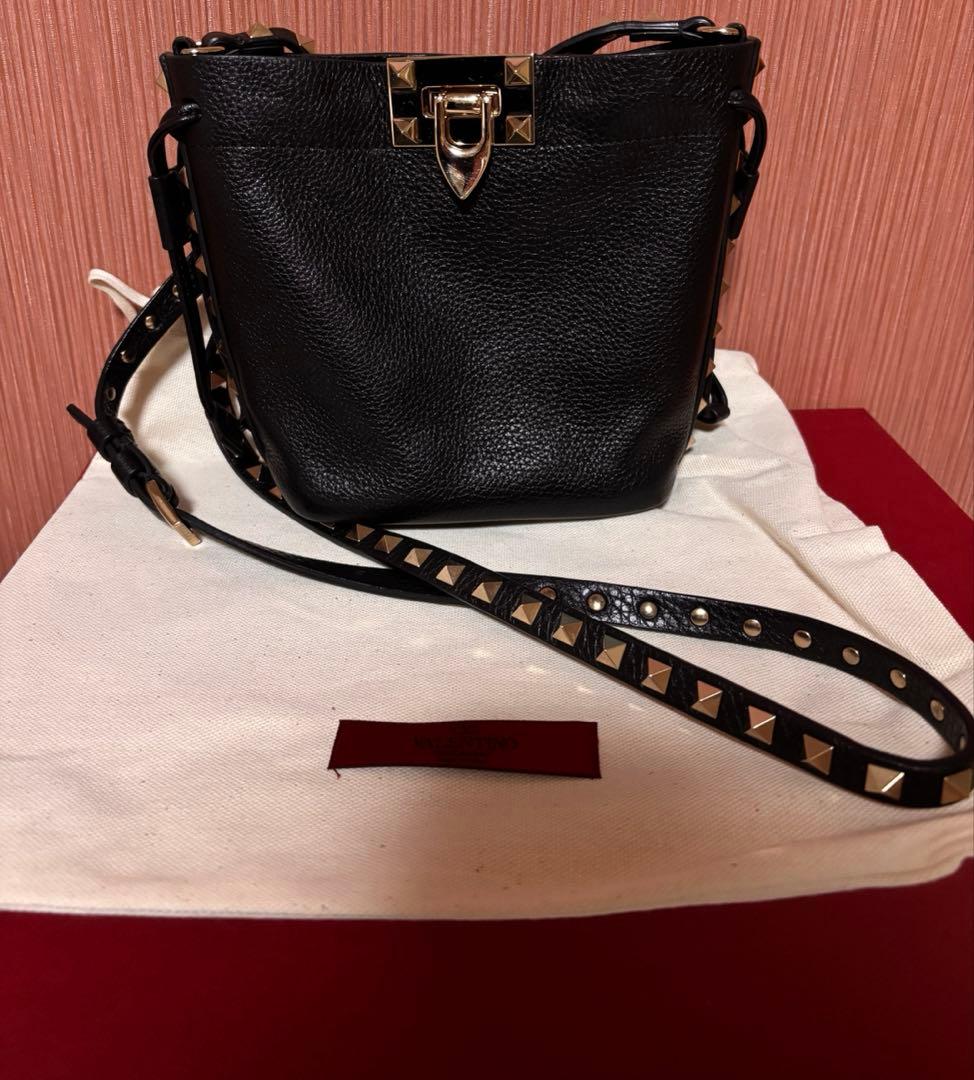 VALENTINO 黒 レザー ショルダーバッグ　ヴァレンティノ