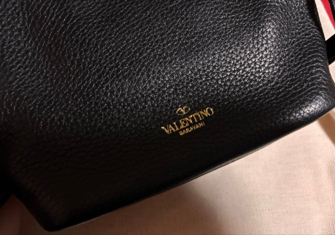 VALENTINO 黒 レザー ショルダーバッグ　ヴァレンティノ