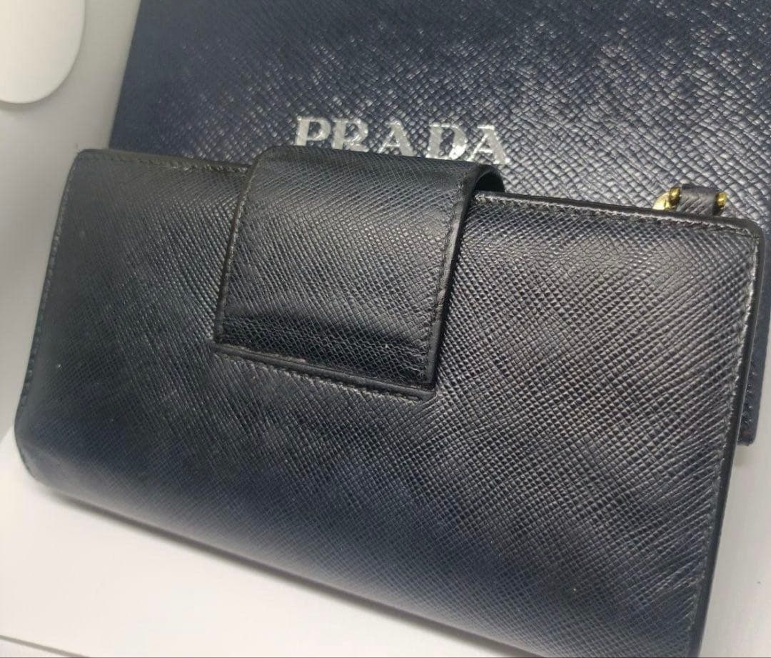PRADA 二つ折り　中財布