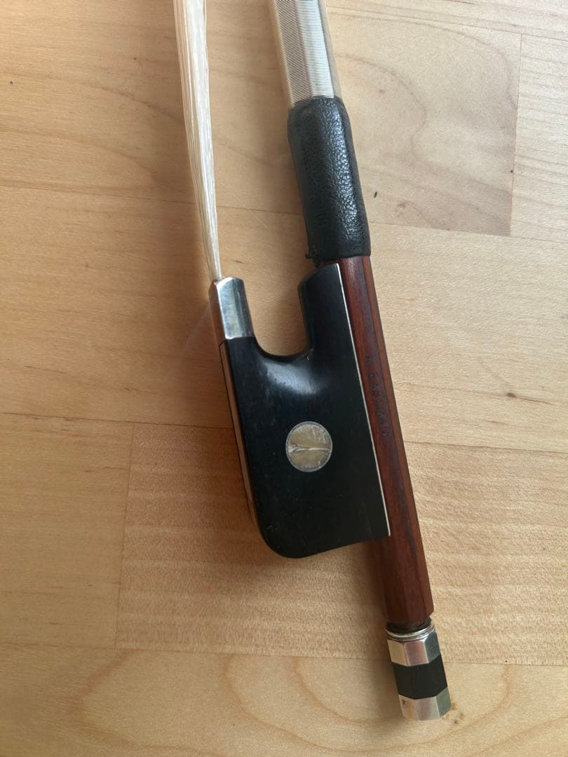 チェロと木製弓、ハードケース付き