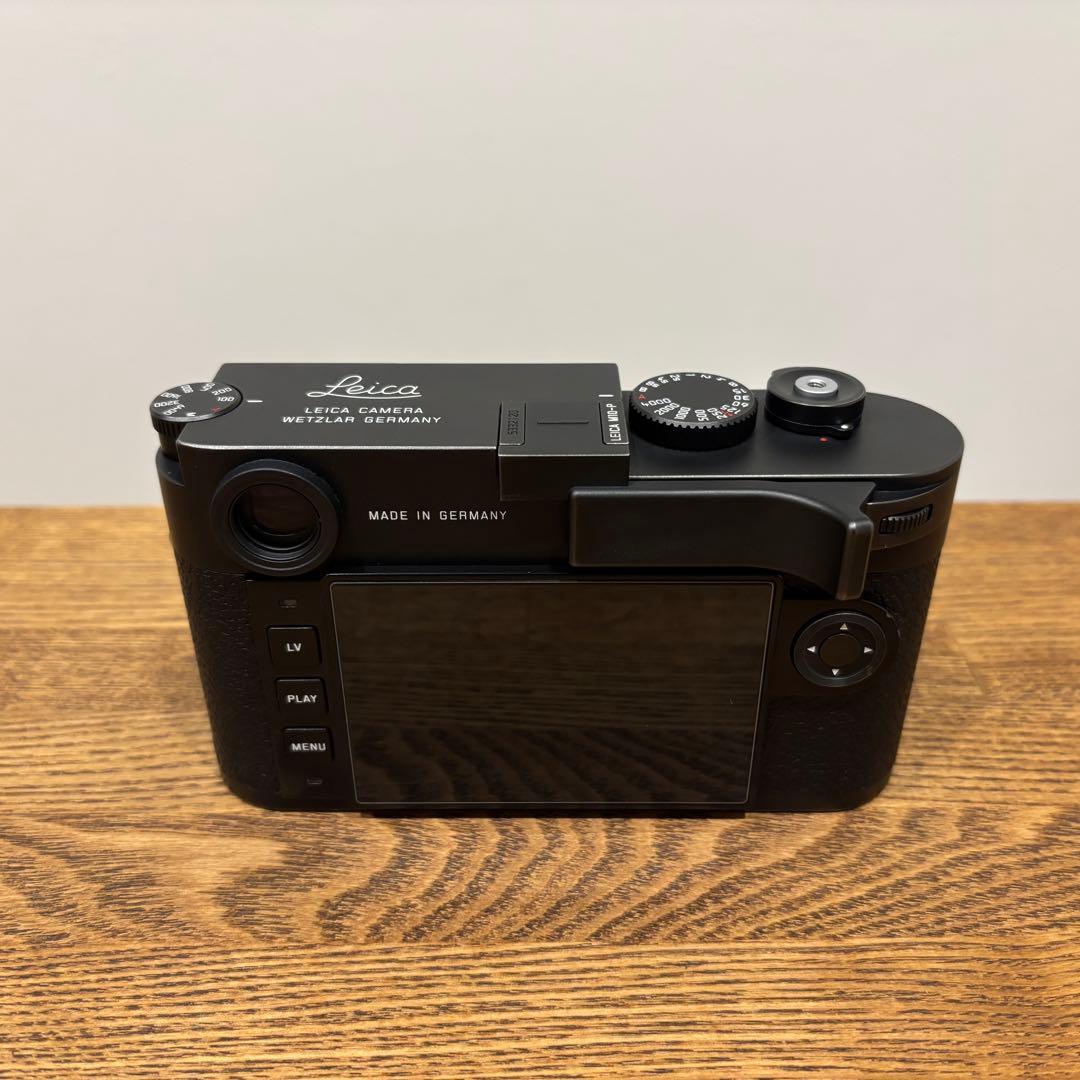 M10-P ボディ + 純正サムレスト 予備バッテリー付属