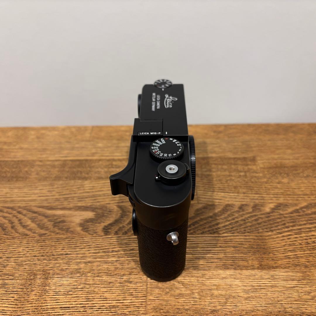 M10-P ボディ + 純正サムレスト 予備バッテリー付属