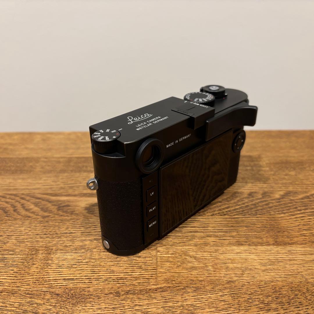 M10-P ボディ + 純正サムレスト 予備バッテリー付属