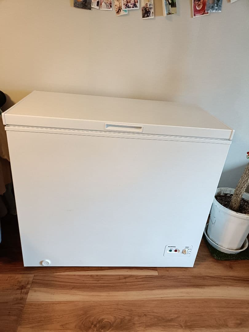 ホワイト横型冷凍庫 2バスケット付き