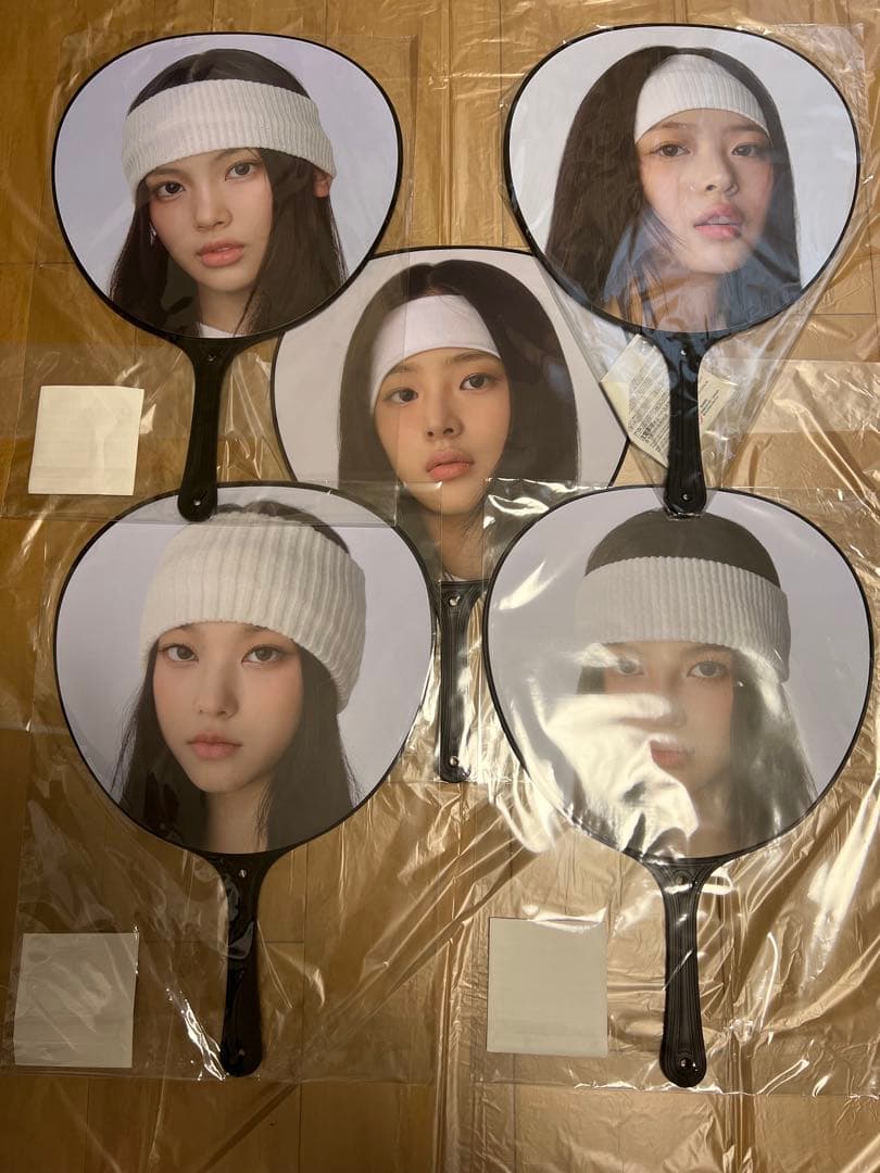 newjeans うちわ　ミンジ　ハニ　ダニエル　ヘリン　ヘイン うちわ