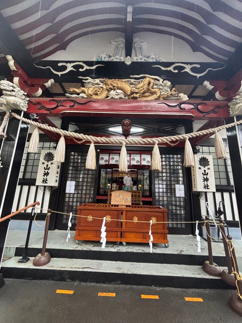 山梨セット出したいかなと 山梨県新屋山神社　日本一金運
