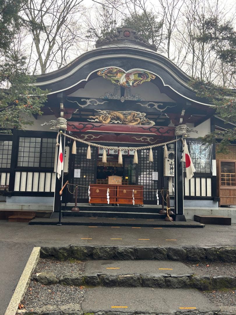 山梨セット出したいかなと 山梨県新屋山神社　日本一金運