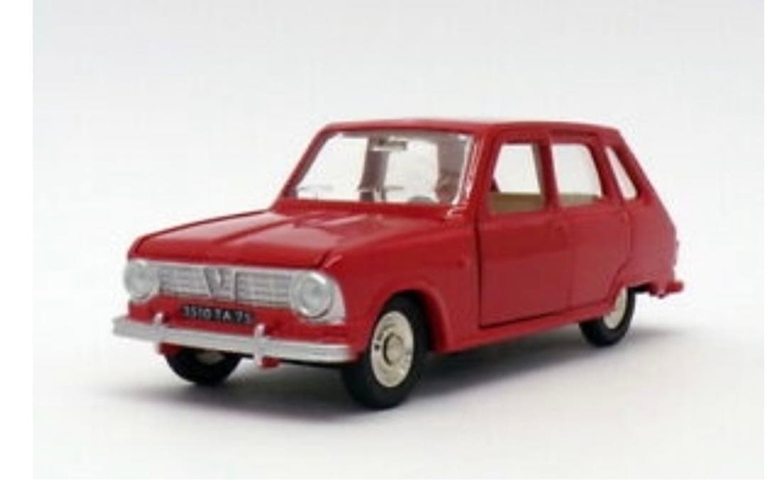 Dinky Toys Renault 6 レッド ミニカー　ディンキールノー6
