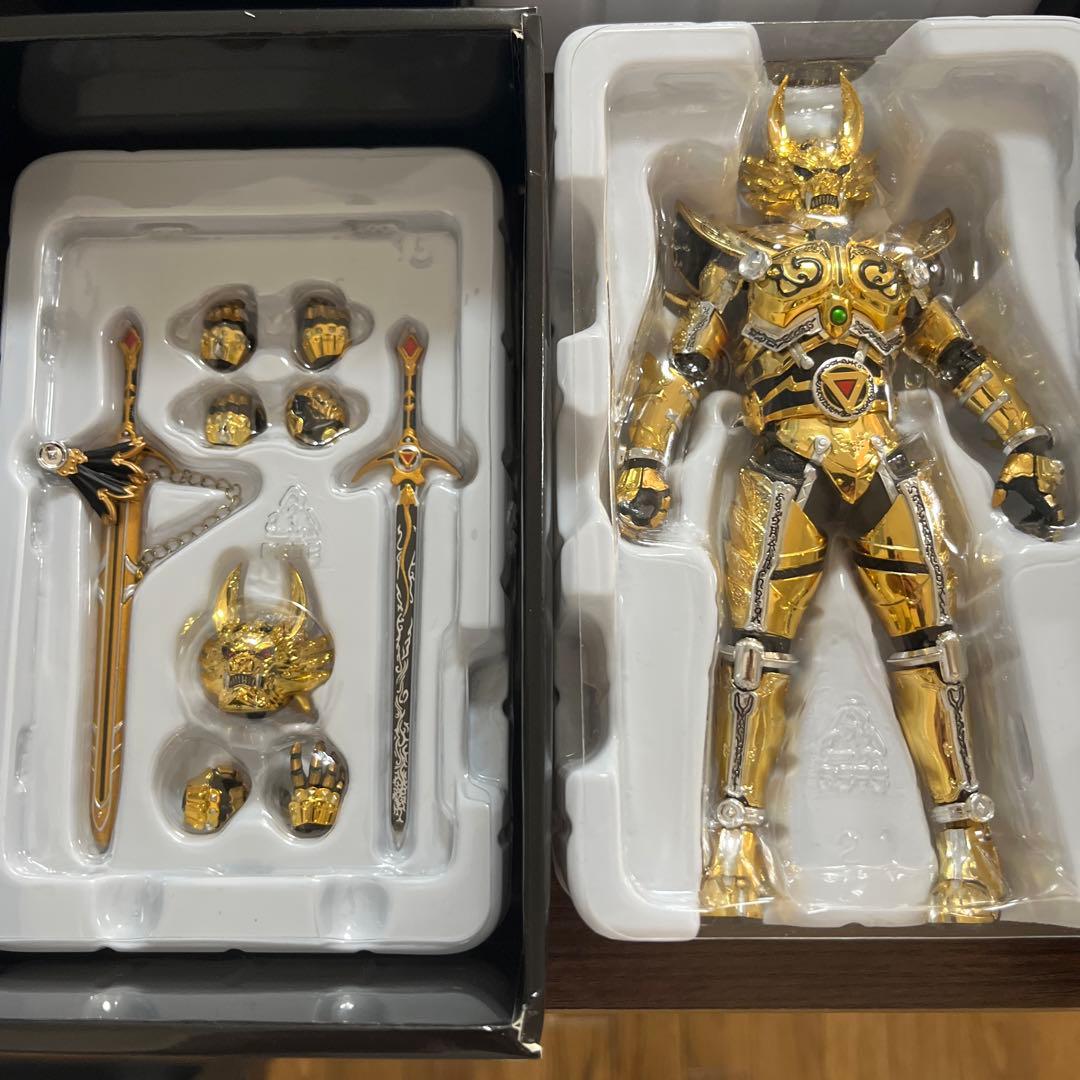 S.H.フィギュアーツ 黄金騎士 ガロ 雷吼Ver. 牙狼 -紅蓮ノ月- 魂ウ…