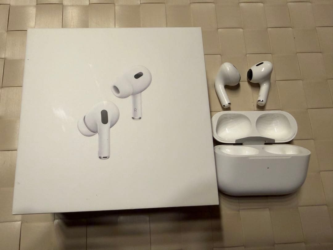 AirPods pro 第2世代 Apple Lightning 完動品 箱あり