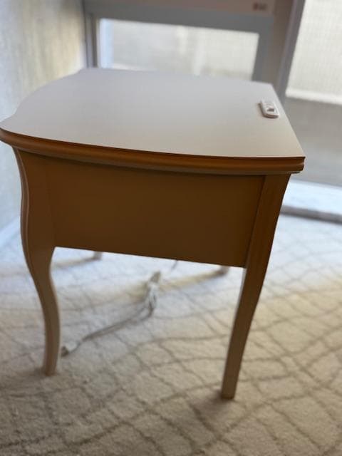 【美品】カンティーニュ　ナイトテーブル（フットライト付き）