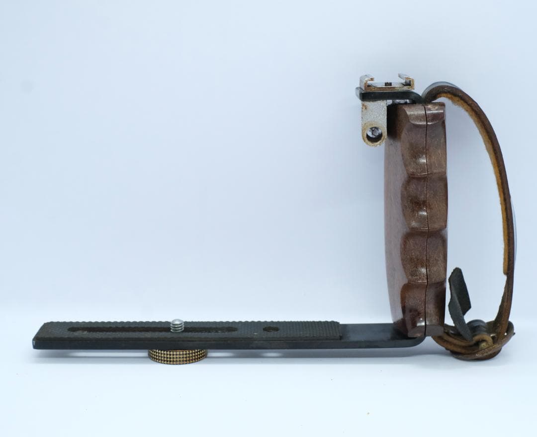 【美品】OLYMPUS OM-1 レンズ2本 木製グリップ付　フイルムカメラ