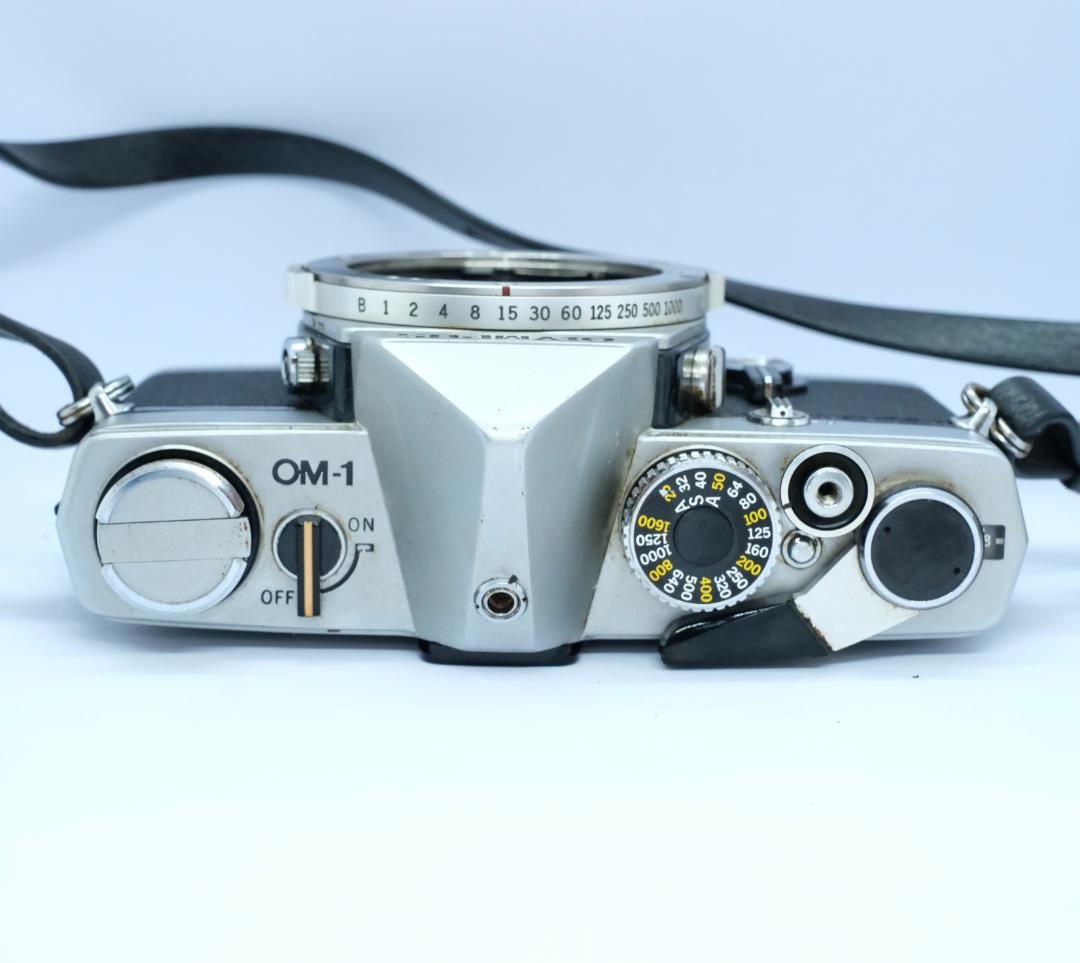 【美品】OLYMPUS OM-1 レンズ2本 木製グリップ付　フイルムカメラ