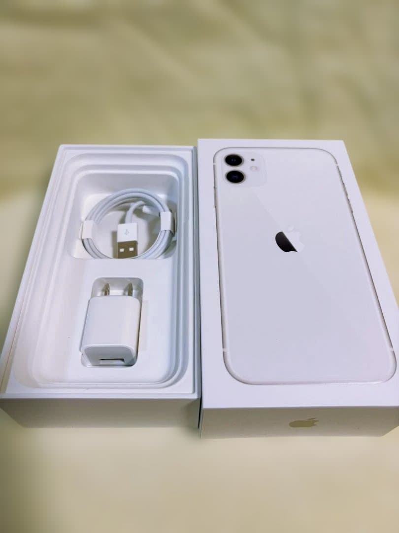 【美品】iPhone11 ホワイト128GB バッテリ83% 外箱・未使用備品有