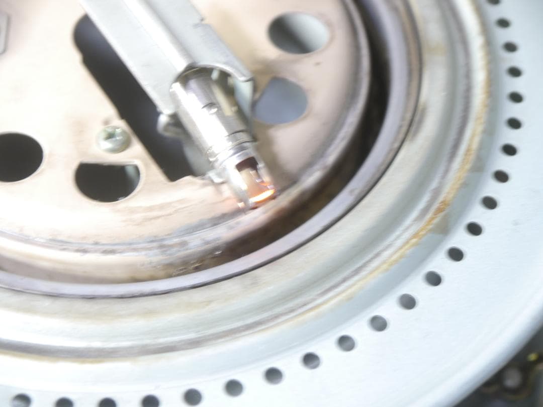 お値引中❤送料無料　2013年　コロナ　ホワイト　石油ストーブ 安全ガード付き