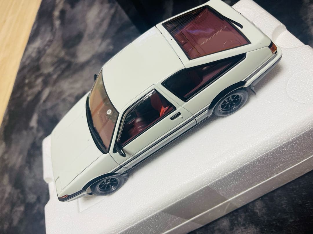 AUTOart 1/18　トヨタ スプリンター トレノ (AE86) 頭文字 D