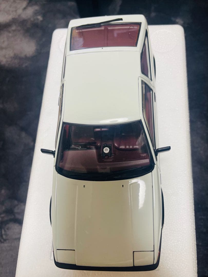 AUTOart 1/18　トヨタ スプリンター トレノ (AE86) 頭文字 D