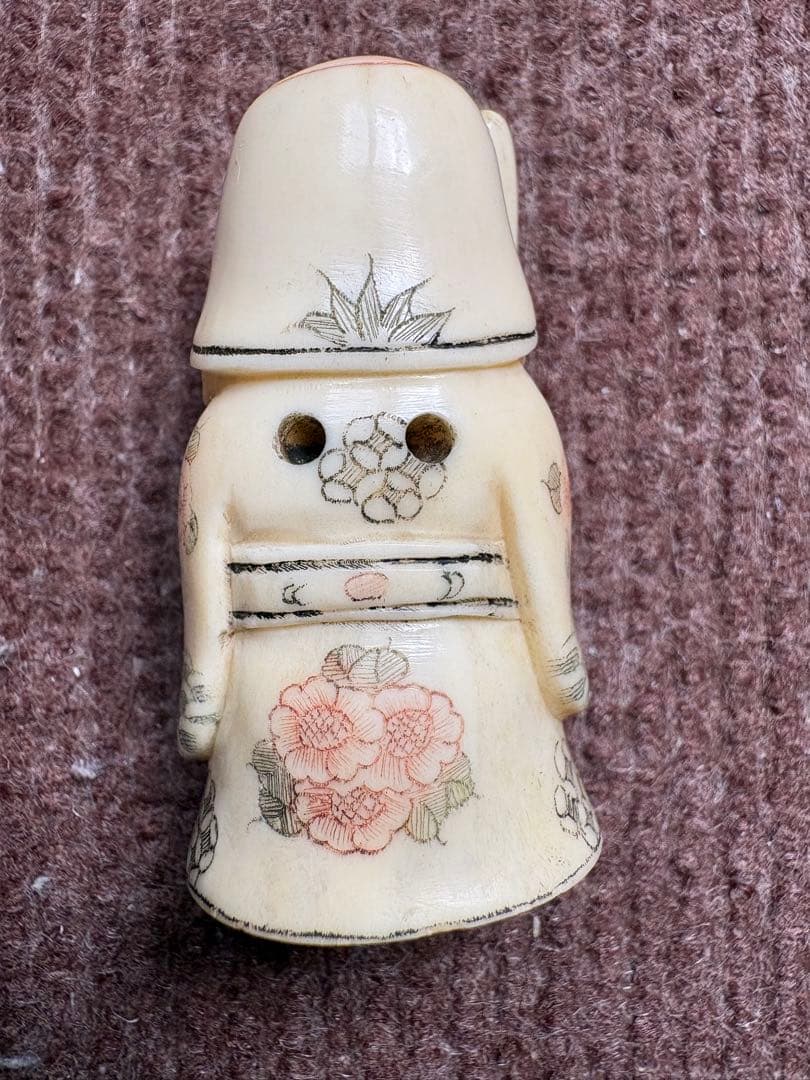 【中国伝統工芸】骨調刻 根付け 仙人像 彫刻 約5cm あたたかみのある表情